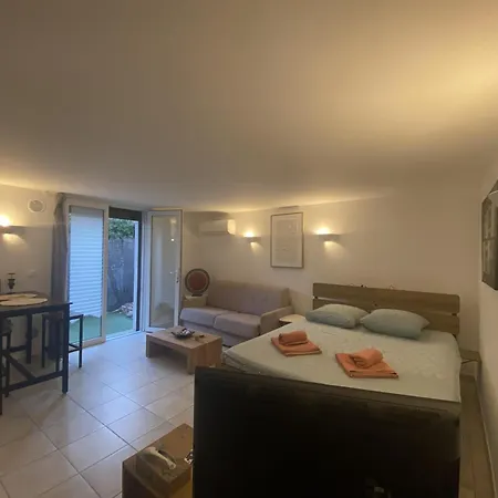 Dans Villa, Domaine Calme Et Piscine *