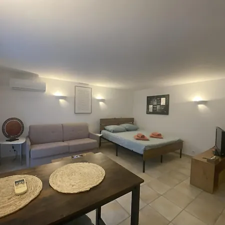 Appartamento Dans Villa, Domaine Calme Et Piscine